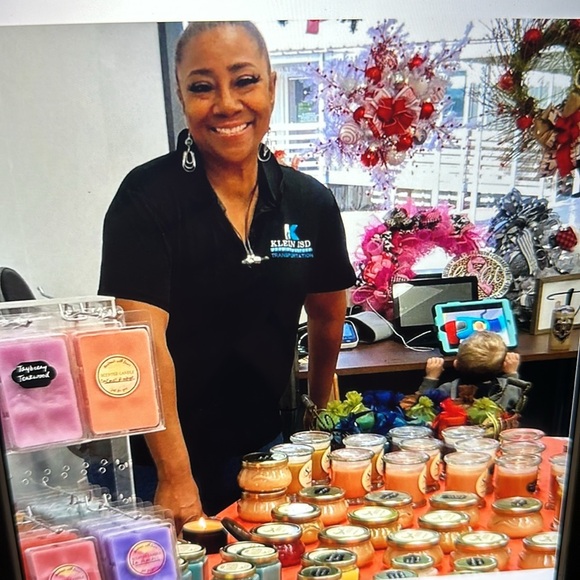 PLEASE, FOLLOW @SCENT_UNLEASHED TO BE NOTIFIED WHEN I HOST MY NEXT CANDLE SHOW! - Picture 4 of 14